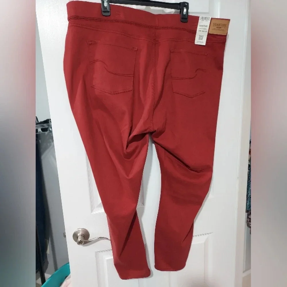 NWOT Signature Gold Levi Strauss Brick Pull-On Skinny Pants in Size 26 M W38 L30